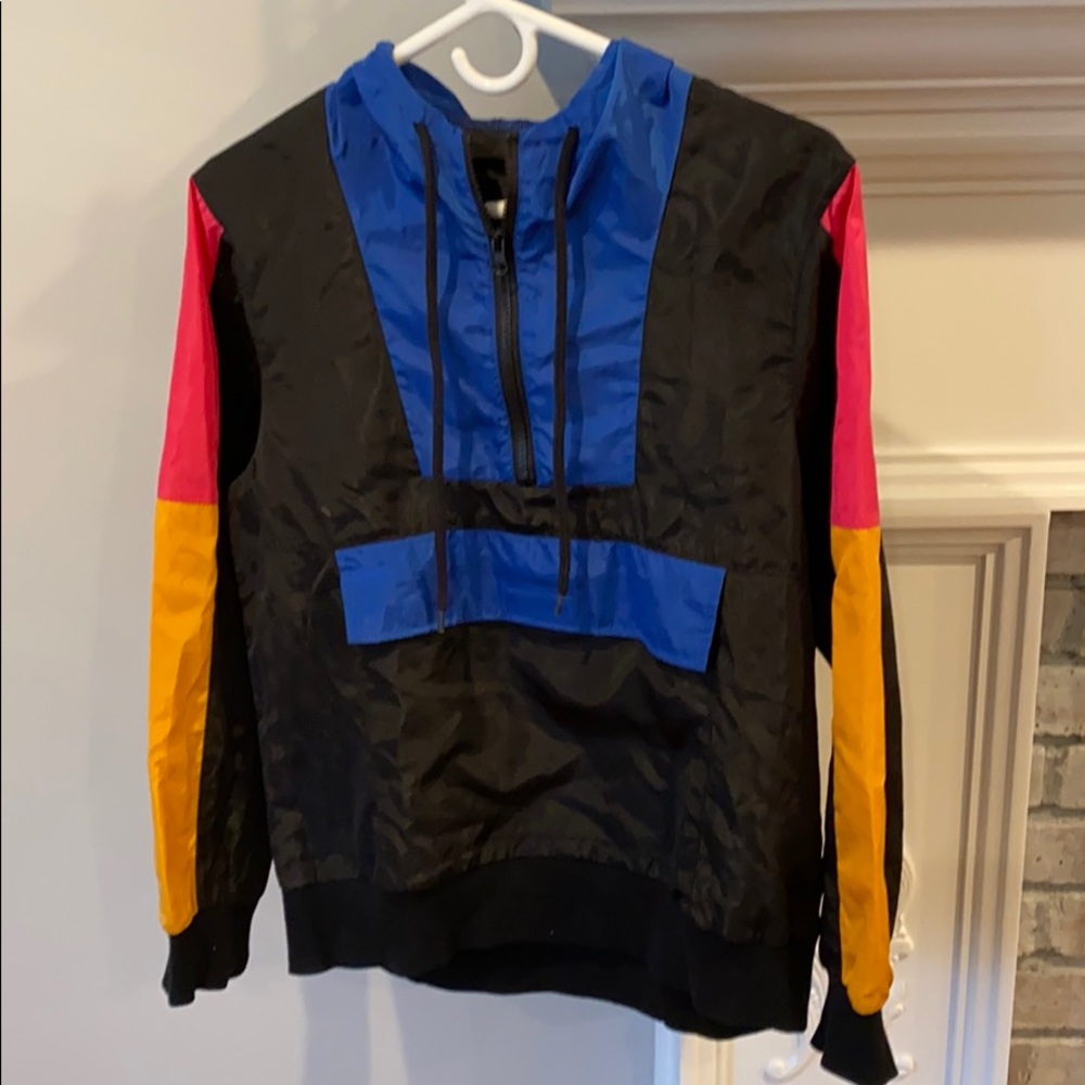 GIRLS WINDBREAKER